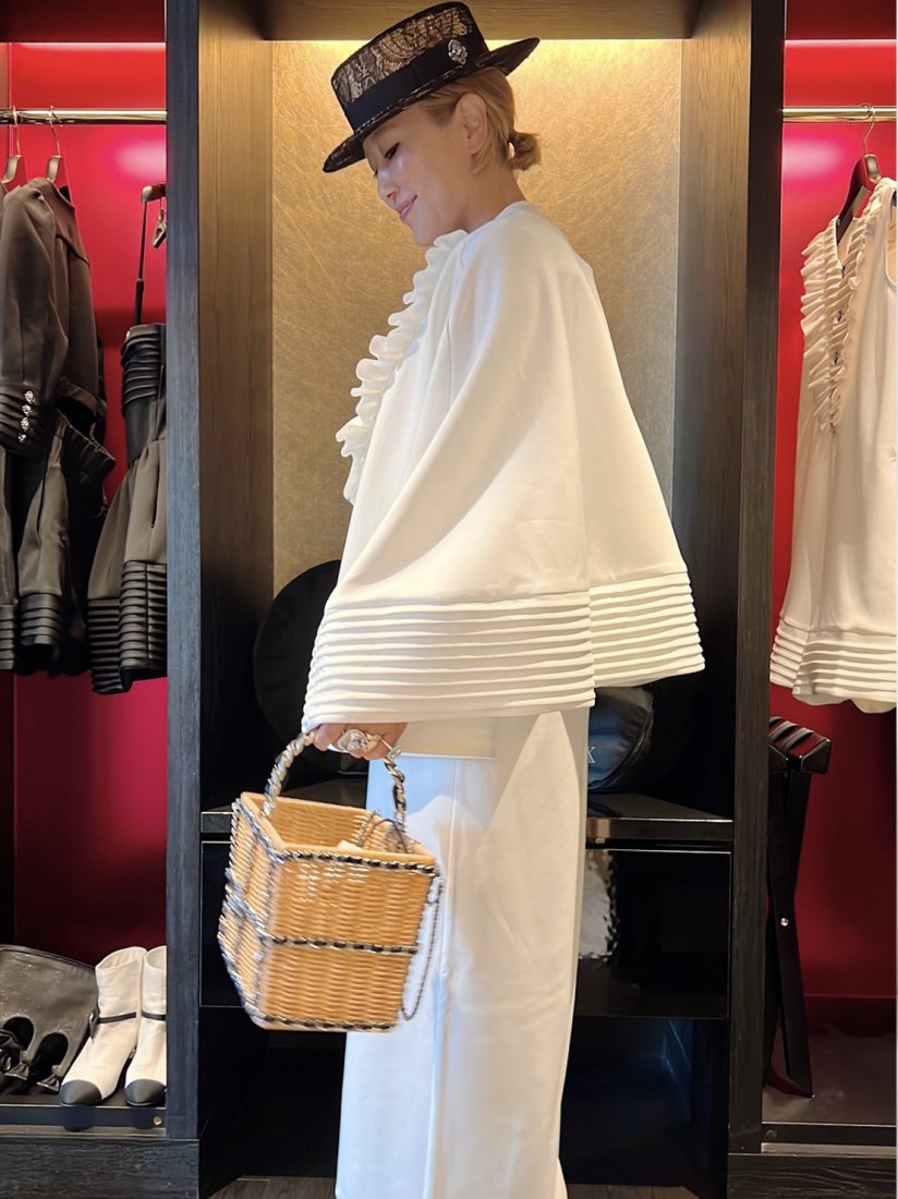 [ชุดบีชทาวน์] Tuxedo Poncho 026 Voyage Milk ราคาปกติ 49,500 เยน (รวมภาษี)