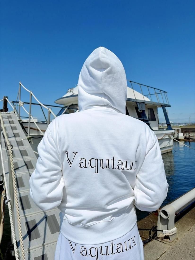 カジュアルライン『VAQUTAUX LAUNDRY』パーカー