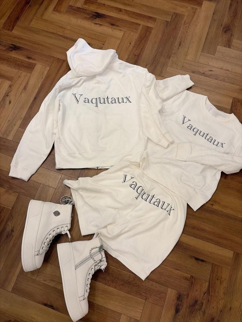 カジュアルライン『VAQUTAUX LAUNDRY』トレーナー